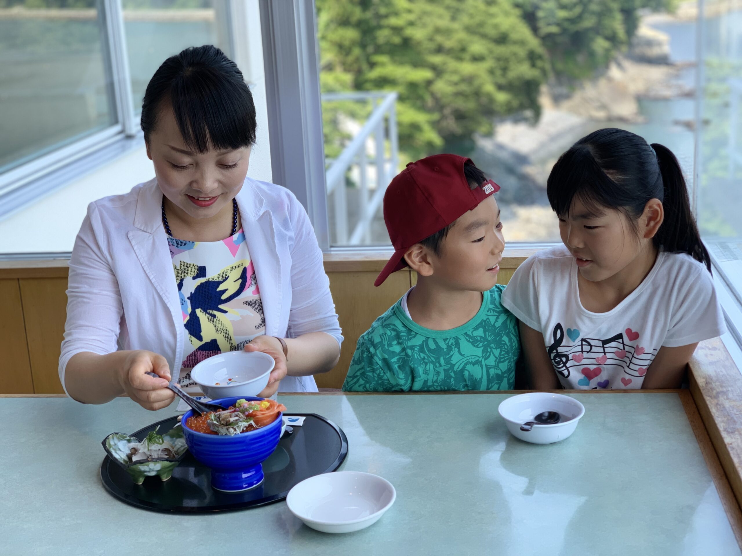 キラキラいくら丼