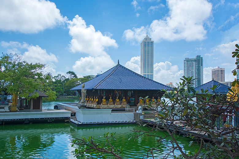 仏歯寺 (Gangaramaya Temple)