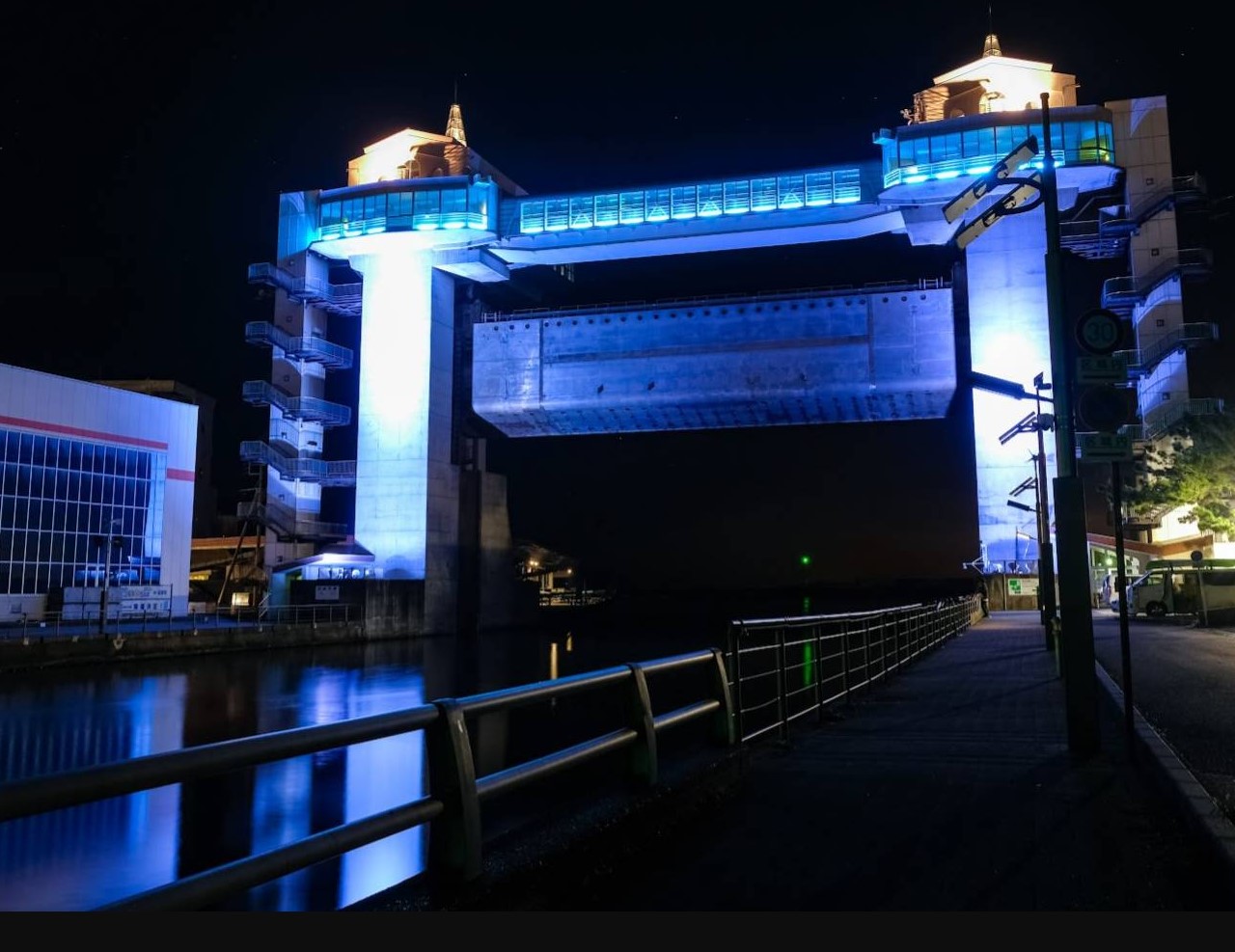 沼津港大型展望水門「びゅうお」