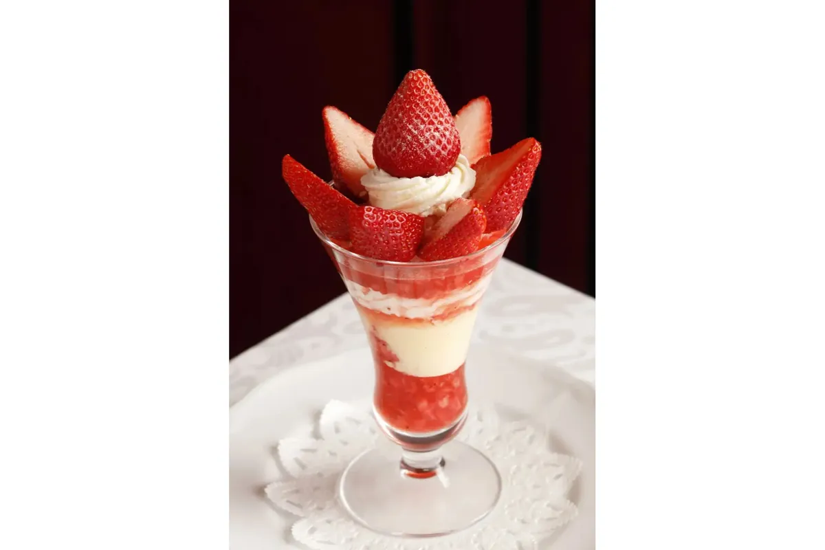 ストロベリーパフェ